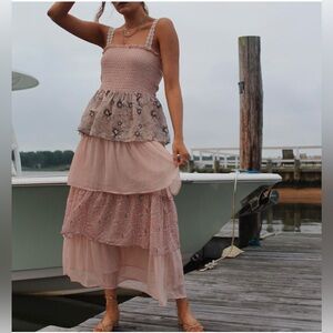 Allison New York tiered floral Dress
Size Small